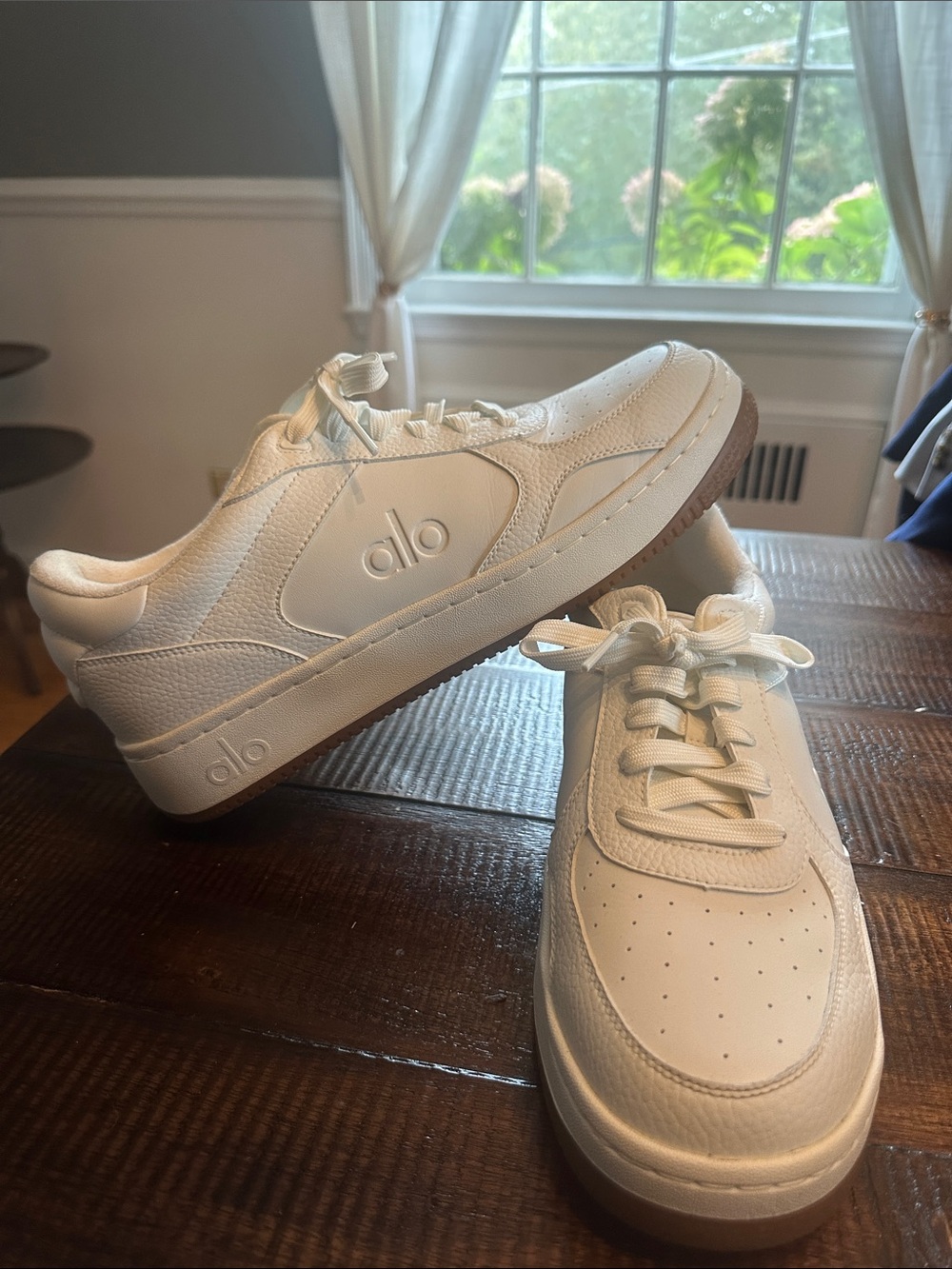 Alo Yoga Recovery Mode Sneaker - EUC SIZE 11